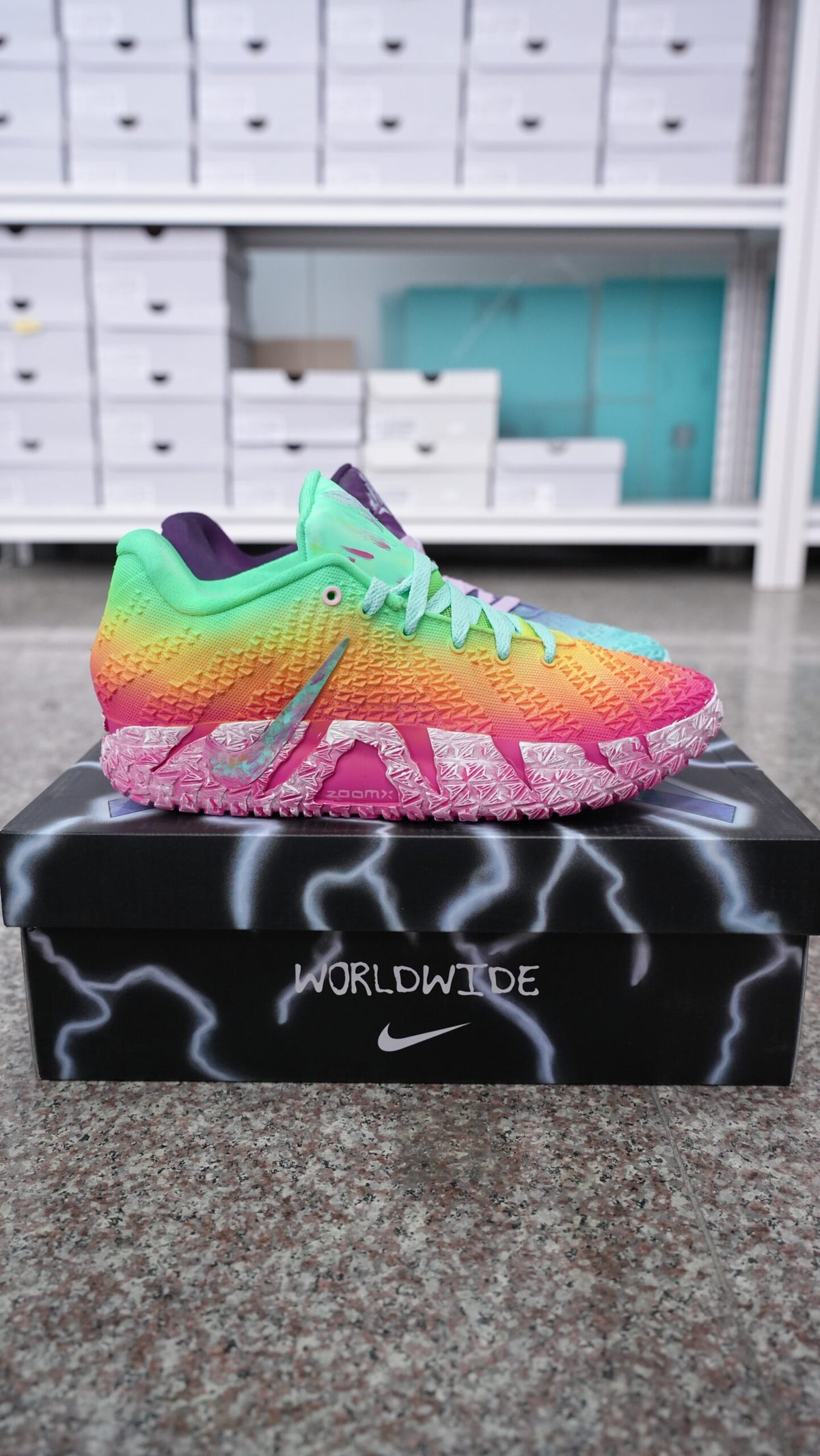 Men’s Mismatched Low-Top Basketball Shoes, Asymmetric Rainbow Gradient & Purple Teal Gradient Textured Upper Athletic Sneakers, Cushioned Non-Slip Wear-Resistant Training Footwear for Basketball & Street Style