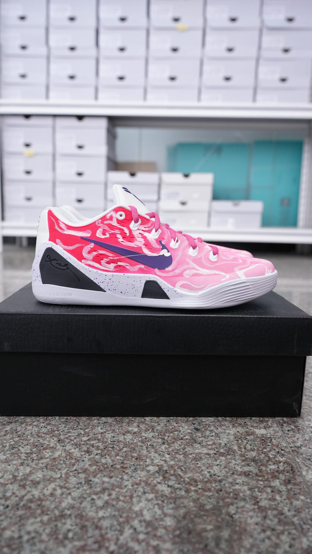 Men’s Kobe Low-Top Basketball Shoes, Pink White Abstract Pattern Breathable Mesh Athletic Sneakers with Purple Swoosh, Cushioned Non-Slip Wear-Resistant Training Footwear for Basketball & Daily Casual Wear