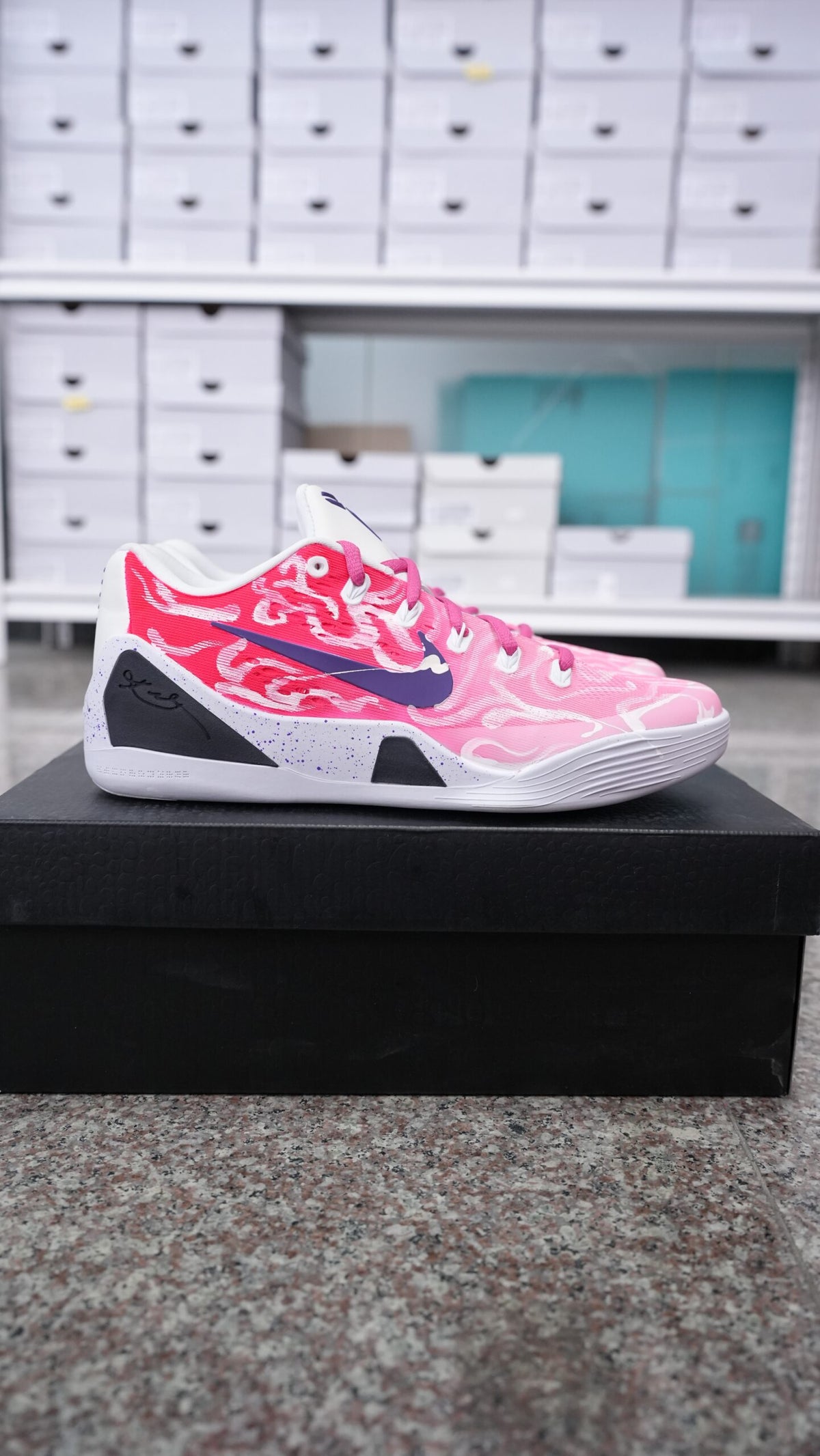 Men’s Kobe Low-Top Basketball Shoes, Pink White Abstract Pattern Breathable Mesh Athletic Sneakers with Purple Swoosh, Cushioned Non-Slip Wear-Resistant Training Footwear for Basketball & Daily Casual Wear