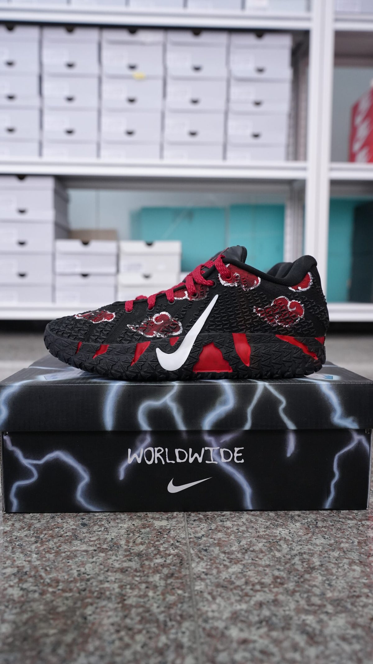 Men’s Low-Top Basketball Sneakers, Anime Inspired Black Red Akatsuki Cloud Pattern Breathable Cushioned Athletic Shoes, Non-Slip Wear-Resistant Streetwear Training Footwear