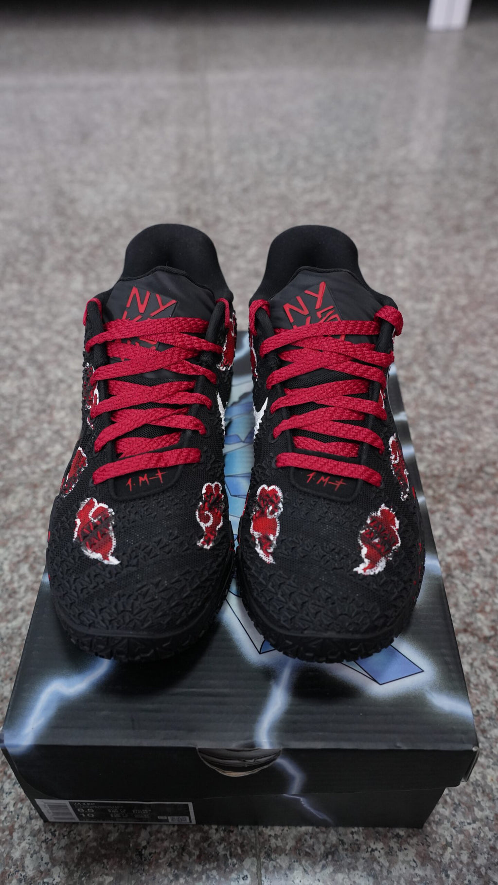 Men’s Low-Top Basketball Sneakers, Anime Inspired Black Red Akatsuki Cloud Pattern Breathable Cushioned Athletic Shoes, Non-Slip Wear-Resistant Streetwear Training Footwear