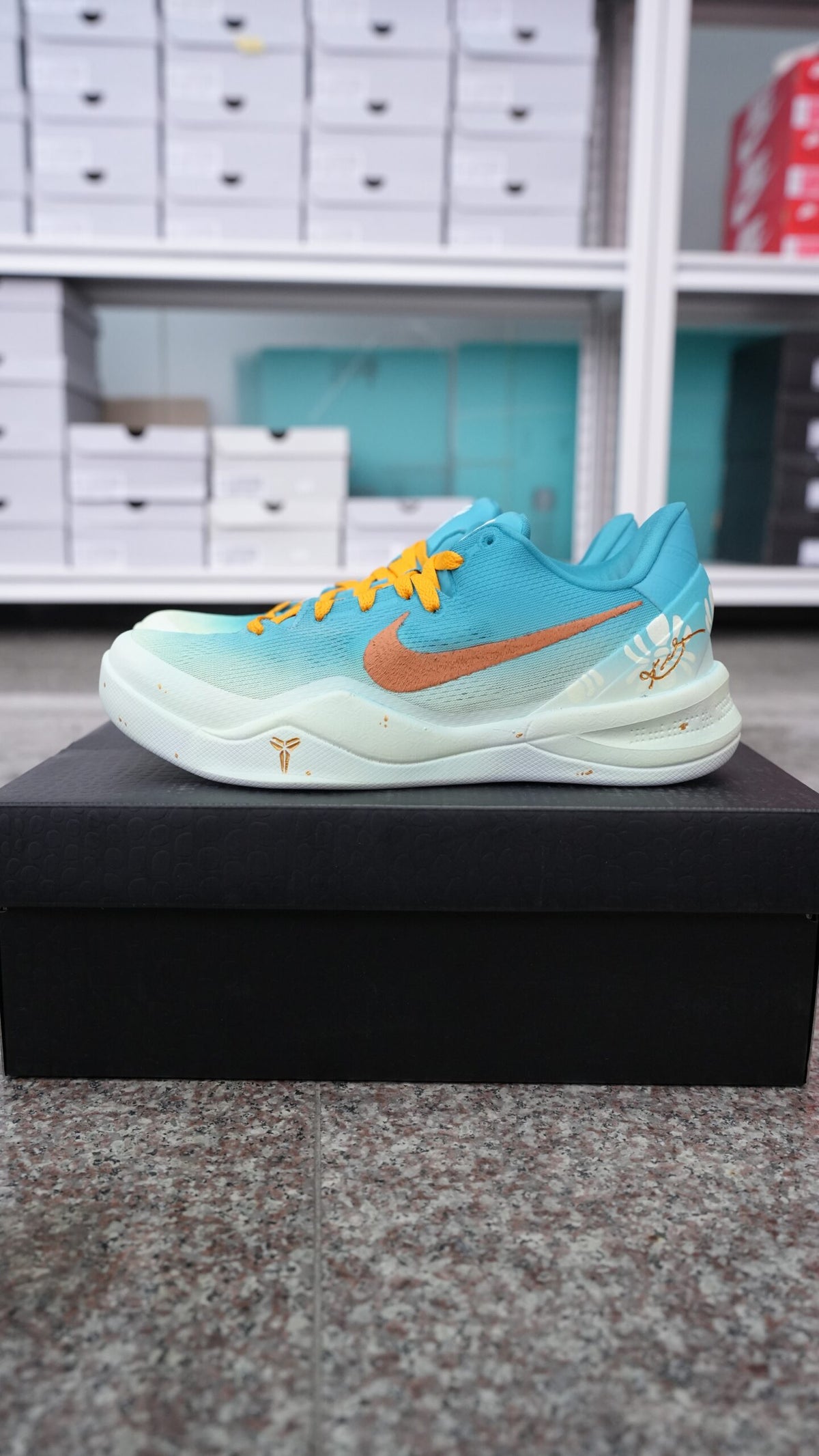 Men’s Kobe Low-Top Basketball Shoes, Teal Mint Gradient Breathable Mesh Athletic Sneakers with Bronze Accent, Cushioned Non-Slip Wear-Resistant Training Footwear for Basketball & Casual Wear