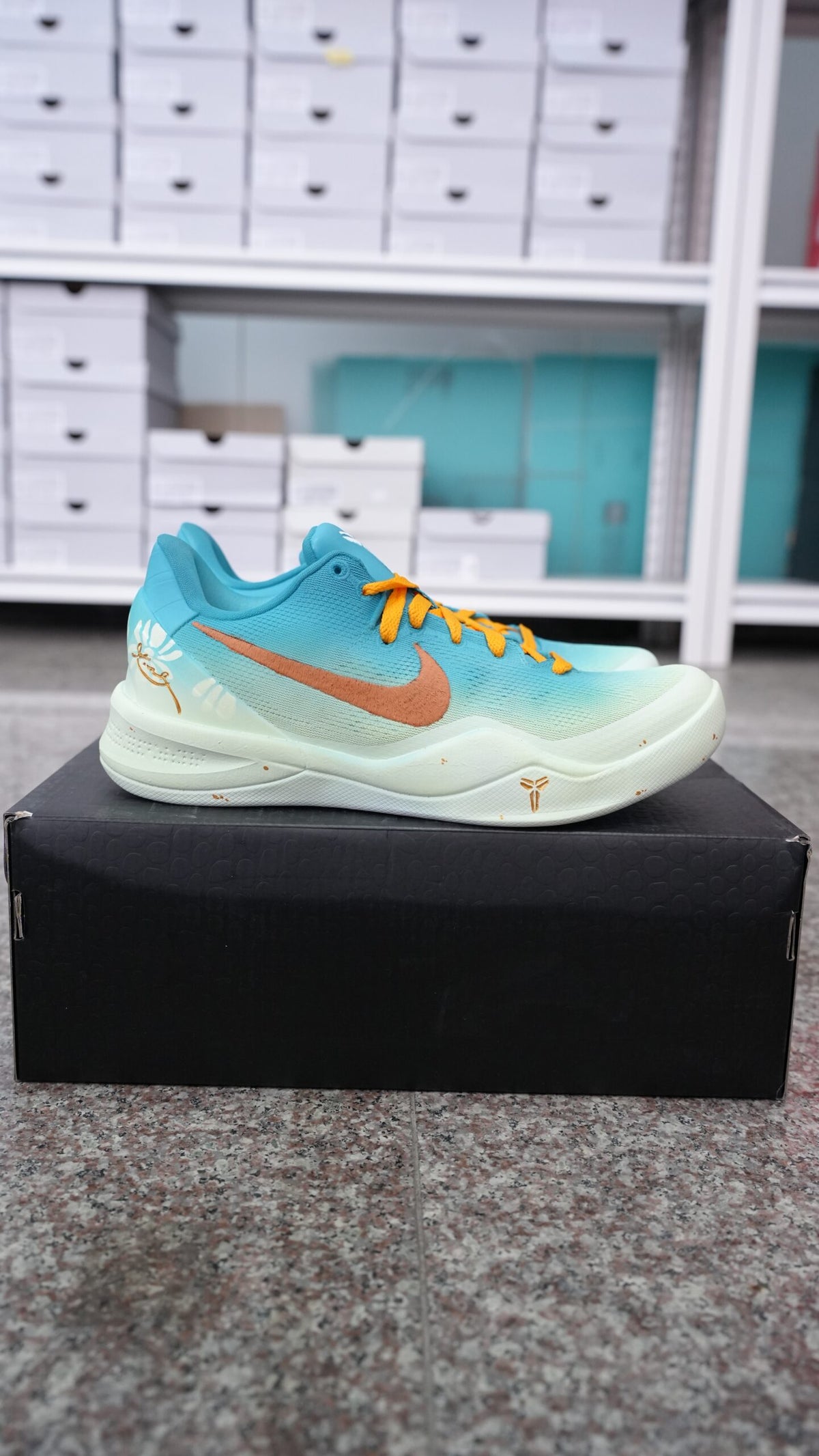 Men’s Kobe Low-Top Basketball Shoes, Teal Mint Gradient Breathable Mesh Athletic Sneakers with Bronze Accent, Cushioned Non-Slip Wear-Resistant Training Footwear for Basketball & Casual Wear