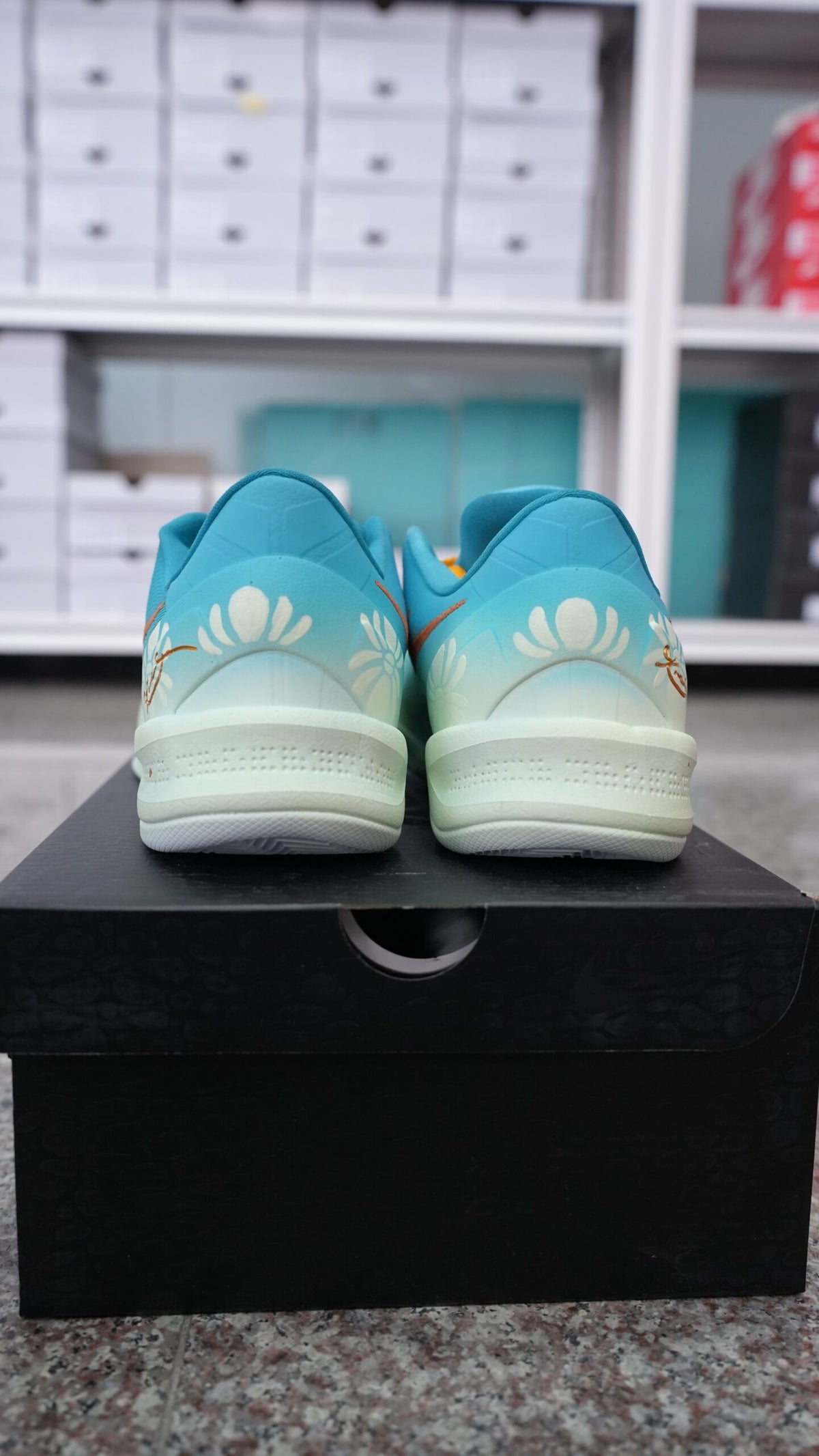 Men’s Kobe Low-Top Basketball Shoes, Teal Mint Gradient Breathable Mesh Athletic Sneakers with Bronze Accent, Cushioned Non-Slip Wear-Resistant Training Footwear for Basketball & Casual Wear