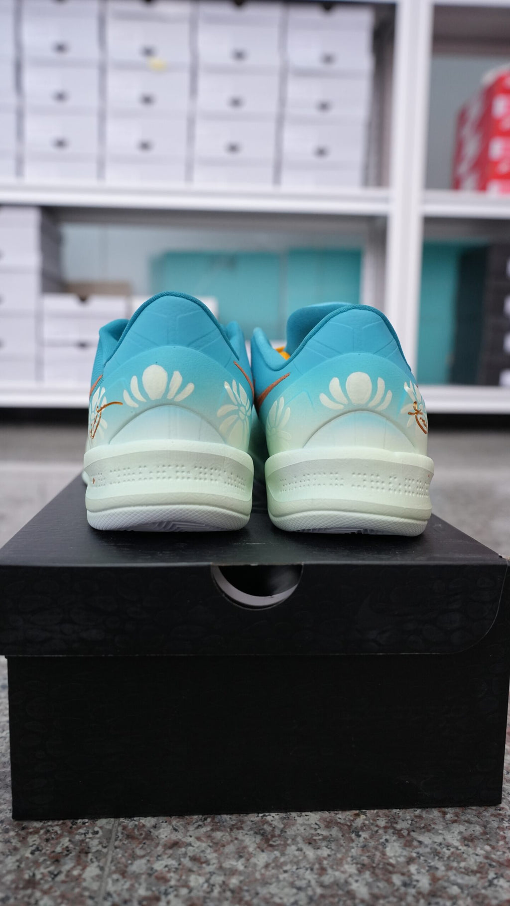 Men’s Kobe Low-Top Basketball Shoes, Teal Mint Gradient Breathable Mesh Athletic Sneakers with Bronze Accent, Cushioned Non-Slip Wear-Resistant Training Footwear for Basketball & Casual Wear