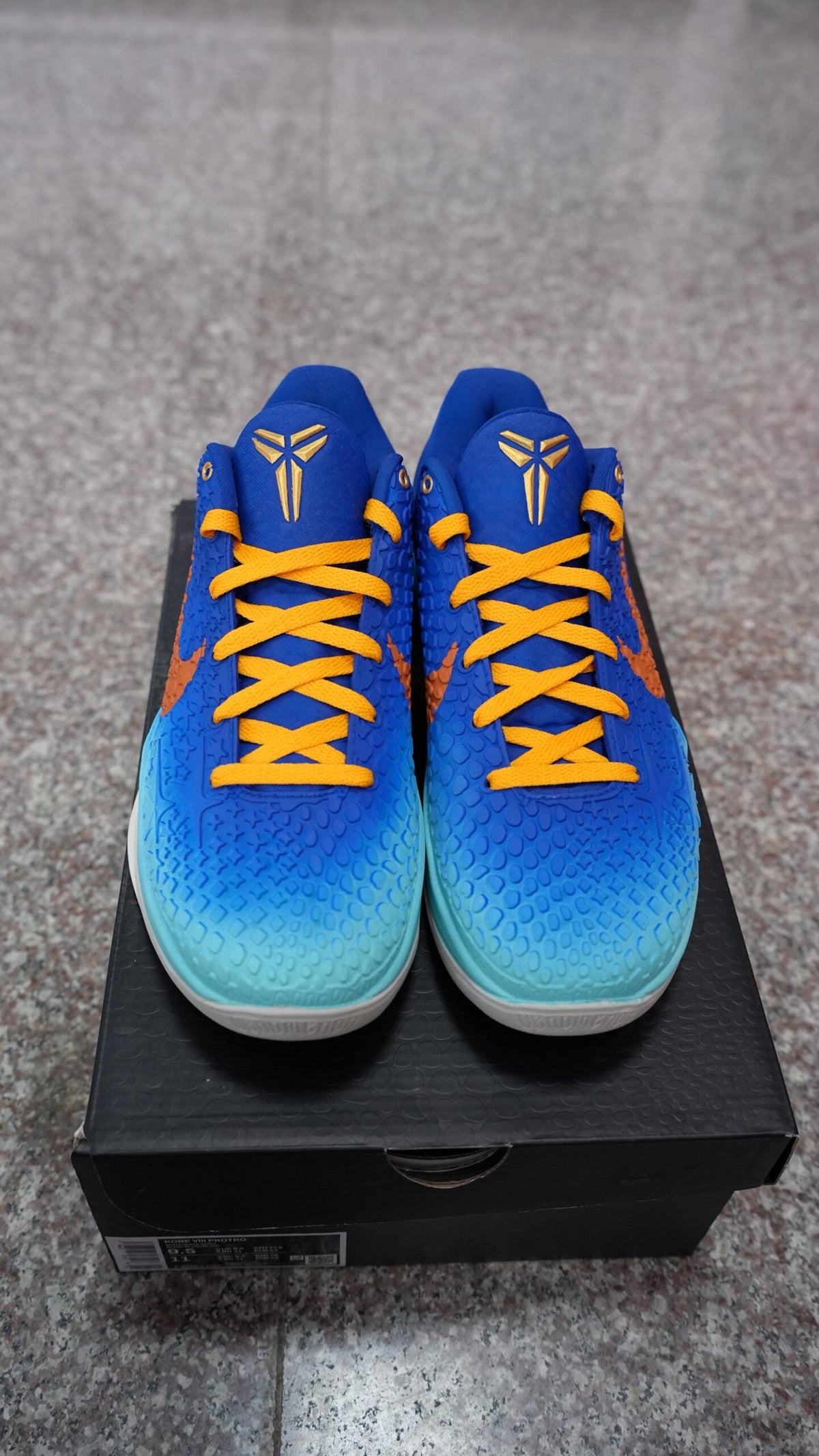 Men’s Low-Top Basketball Shoes, Blue Gradient Textured Upper with Orange Accent Breathable Athletic Sneakers, Cushioned Non-Slip Wear-Resistant Training Footwear for Basketball & Casual Wear