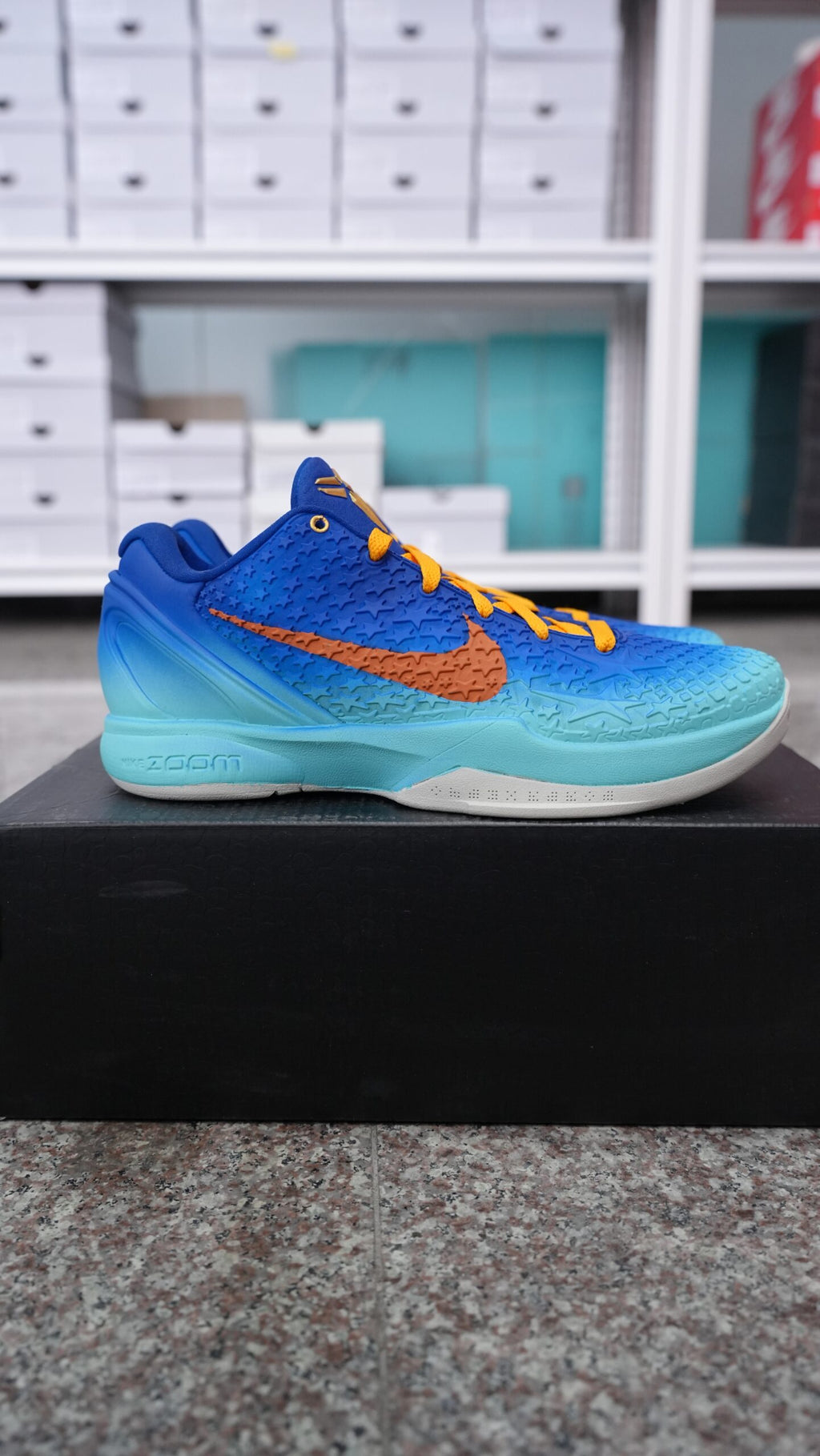 Men’s Low-Top Basketball Shoes, Blue Gradient Textured Upper with Orange Accent Breathable Athletic Sneakers, Cushioned Non-Slip Wear-Resistant Training Footwear for Basketball & Casual Wear