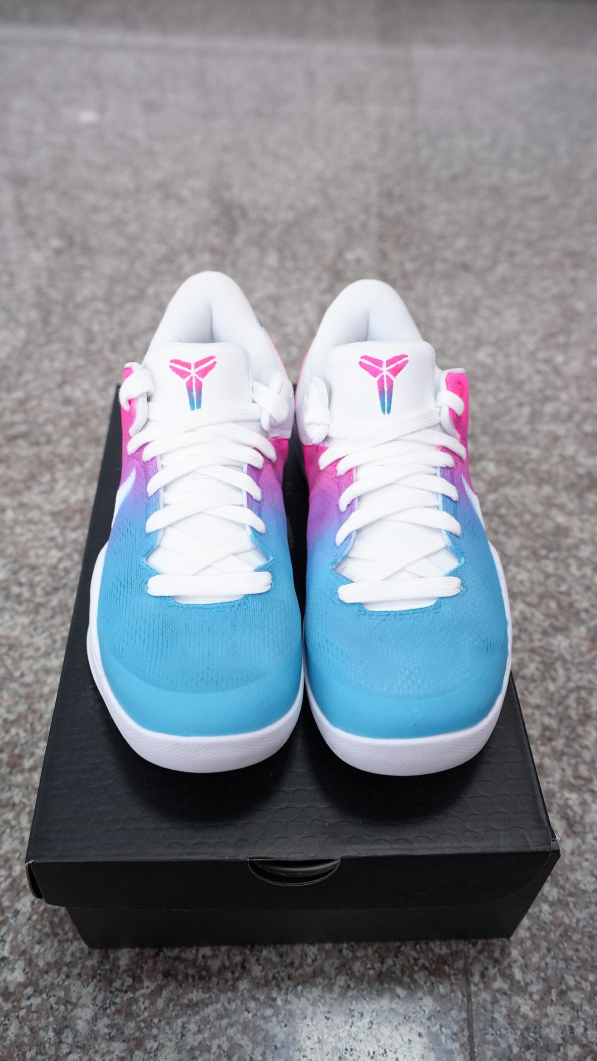 Men’s Kobe Low-Top Basketball Shoes, Blue Pink Gradient Breathable Mesh Athletic Sneakers, Cushioned Non-Slip Wear-Resistant Training Footwear for Basketball & Daily Casual Wear