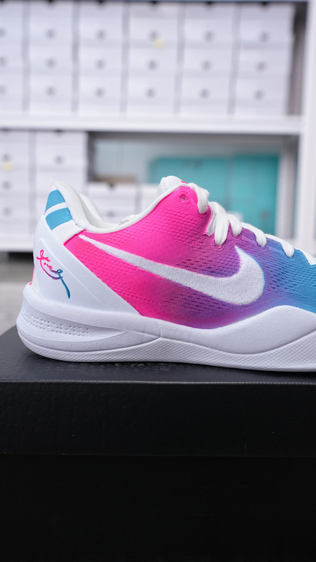 Men’s Kobe Low-Top Basketball Shoes, Blue Pink Gradient Breathable Mesh Athletic Sneakers, Cushioned Non-Slip Wear-Resistant Training Footwear for Basketball & Daily Casual Wear