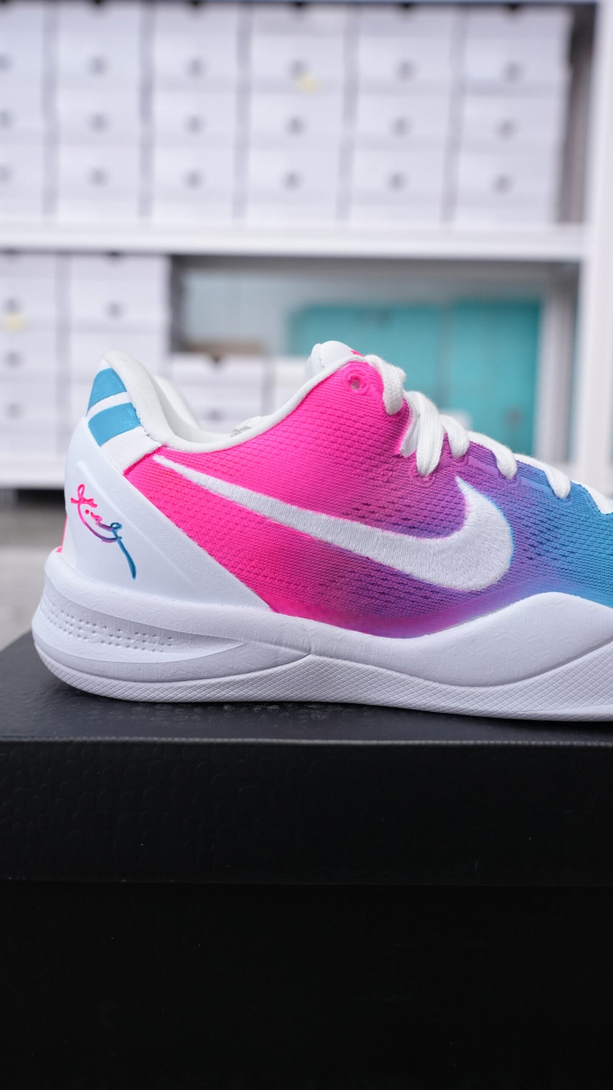 Men’s Kobe Low-Top Basketball Shoes, Blue Pink Gradient Breathable Mesh Athletic Sneakers, Cushioned Non-Slip Wear-Resistant Training Footwear for Basketball & Daily Casual Wear