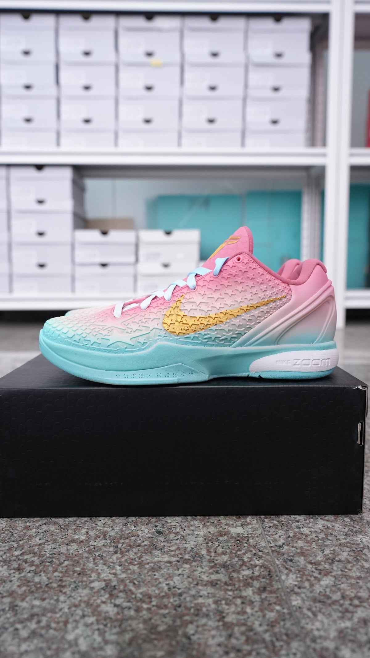 Men’s Low-Top Basketball Shoes, Pink Teal Gradient Textured Upper with Gold Swoosh, Zoom Cushioned Non-Slip Wear-Resistant Athletic Sneakers for Training & Daily Casual Wear