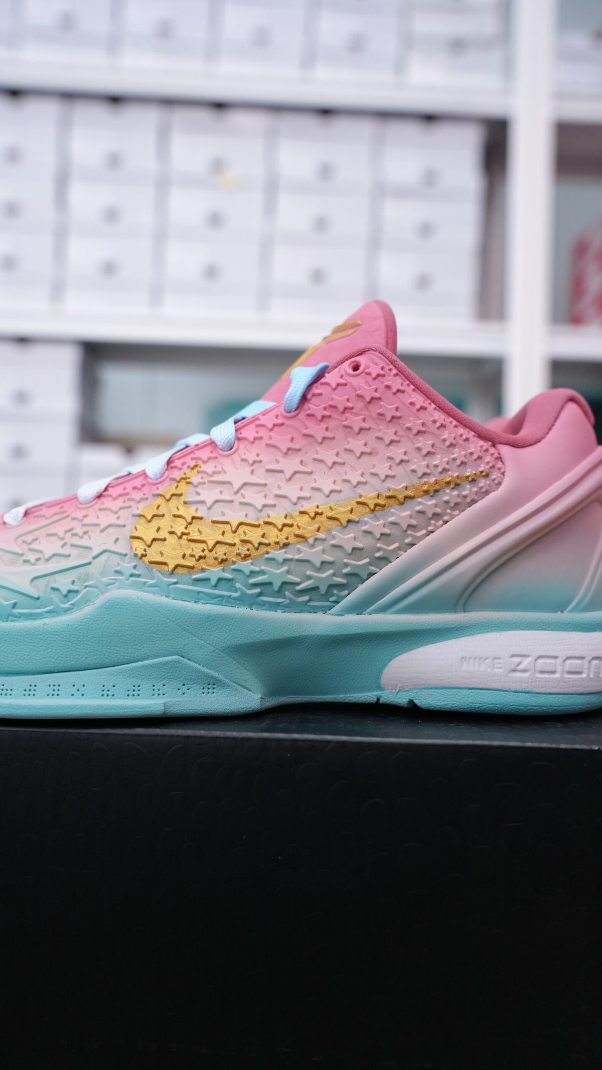 Men’s Low-Top Basketball Shoes, Pink Teal Gradient Textured Upper with Gold Swoosh, Zoom Cushioned Non-Slip Wear-Resistant Athletic Sneakers for Training & Daily Casual Wear