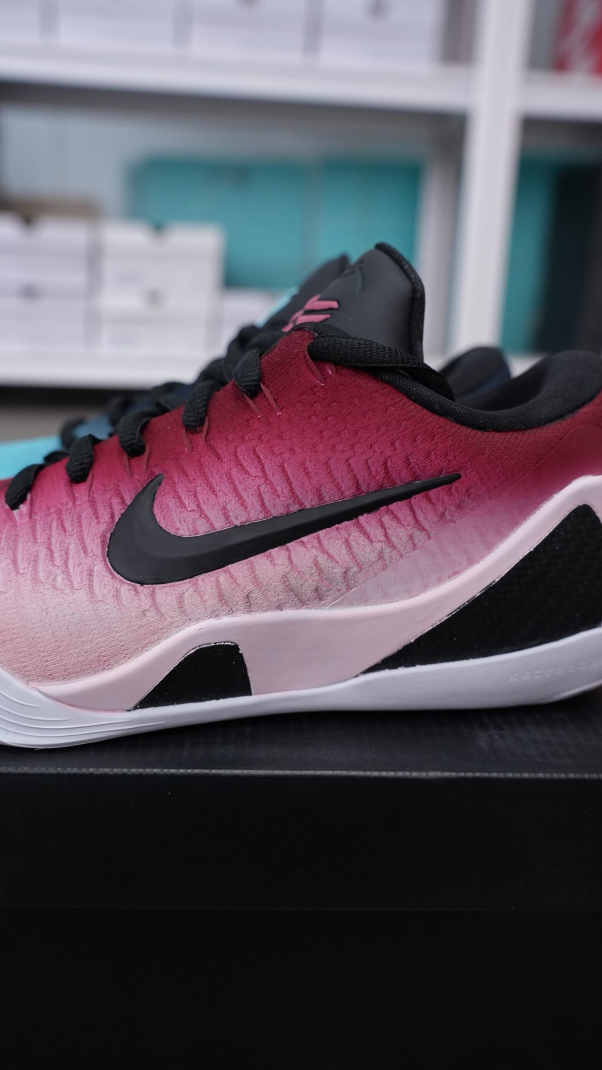 Men’s Kobe 9 Elite Low Basketball Shoes, Pink Teal Gradient Mismatched Colorway Low-Top Breathable Knit Sneakers, Cushioned Non-Slip Performance Athletic Shoes for Training & Casual Wear