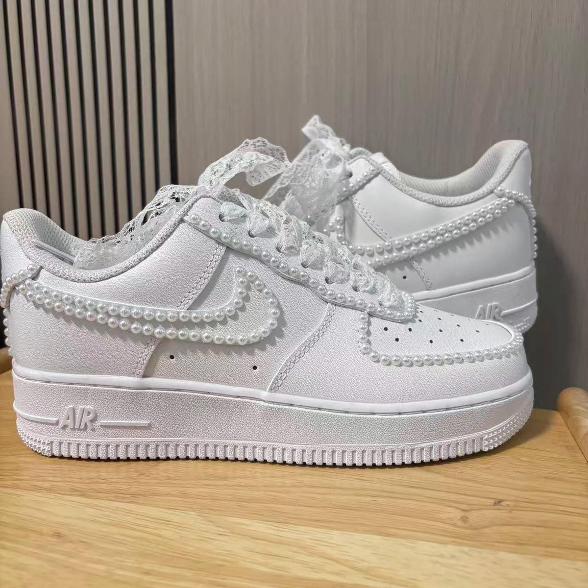 Custom Bride Pearl Edge Wedding Sneakers, Personalized Bride Pearl Sneakers,Lace Shoelaces,Bridesmaid and Best Man Gift,Prom Wedding Shoes