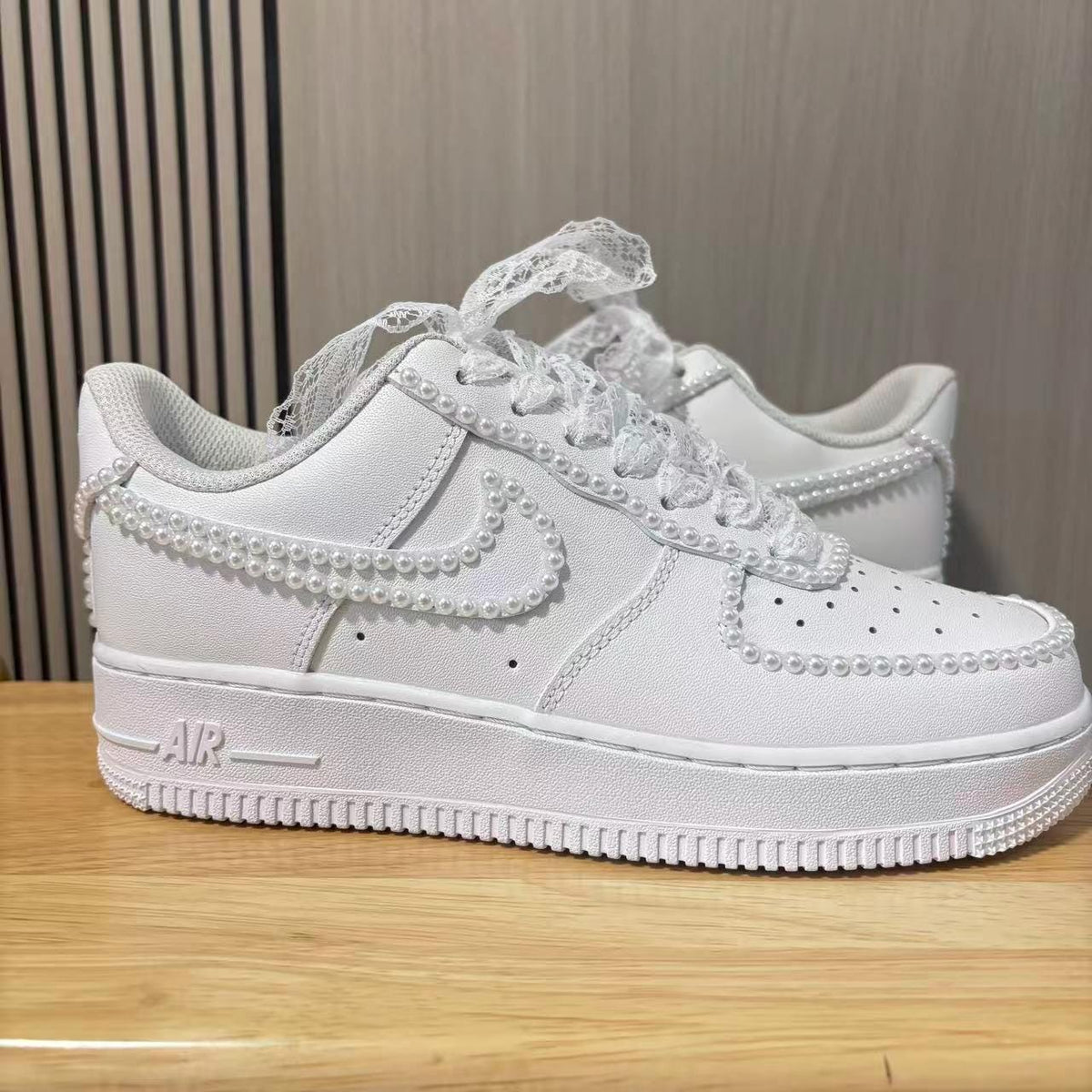Custom Bride Pearl Edge Wedding Sneakers, Personalized Bride Pearl Sneakers,Lace Shoelaces,Bridesmaid and Best Man Gift,Prom Wedding Shoes