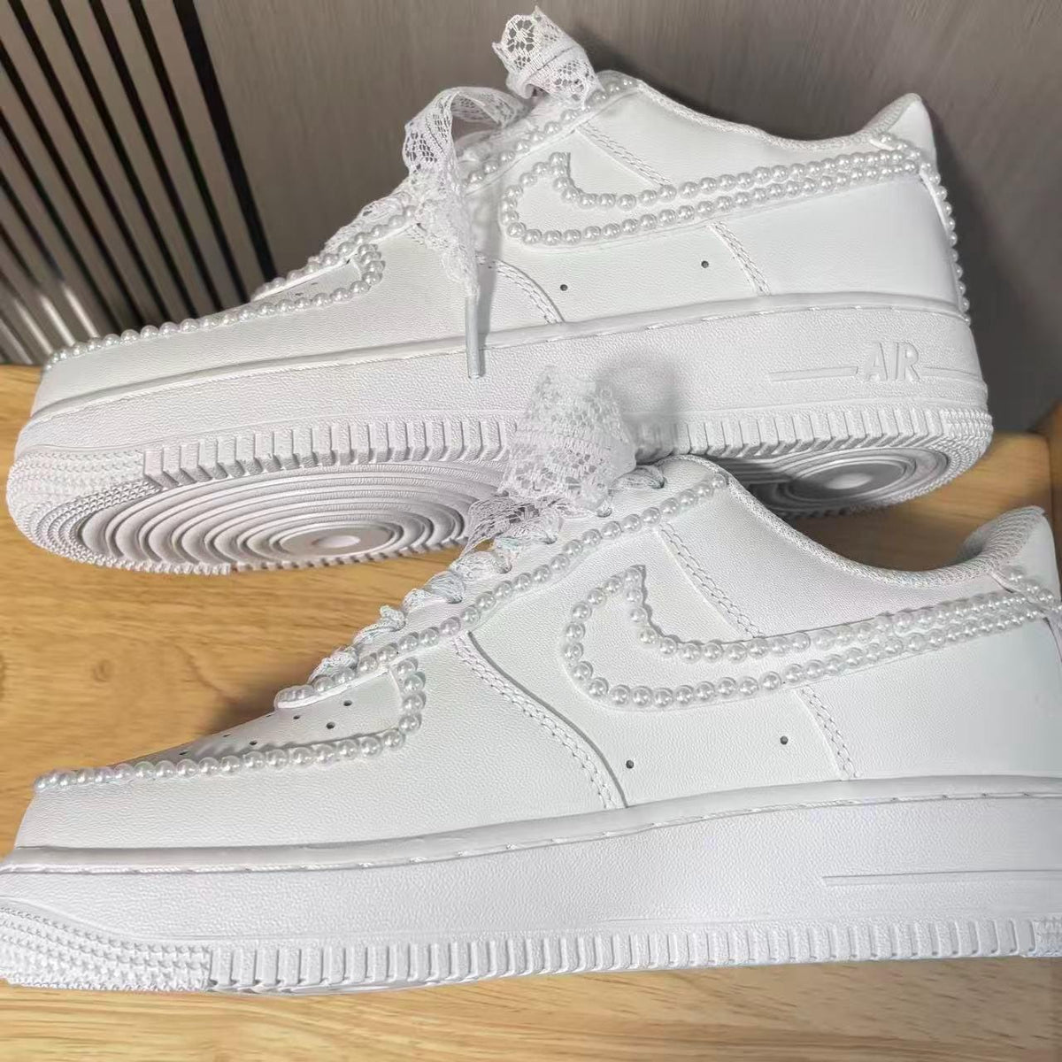 Custom Bride Pearl Edge Wedding Sneakers, Personalized Bride Pearl Sneakers,Lace Shoelaces,Bridesmaid and Best Man Gift,Prom Wedding Shoes